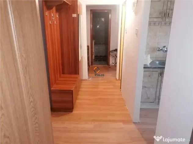 Decomandat Spatios cu Centrala zona Vladeasa