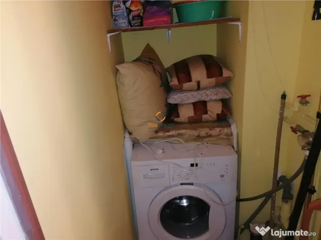 Decomandat Spatios cu Centrala zona Vladeasa