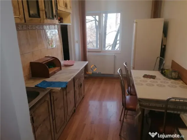 Decomandat Spatios cu Centrala zona Vladeasa