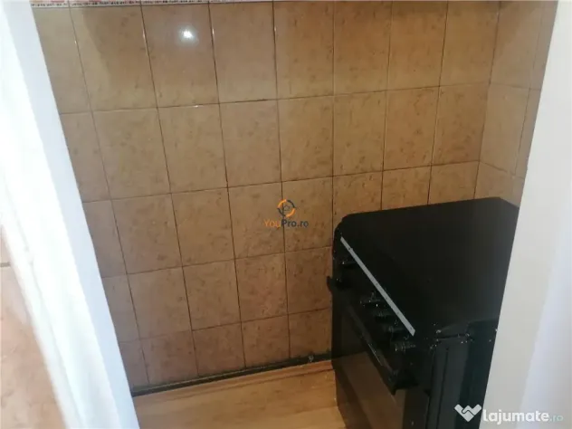 Decomandat Spatios cu Centrala zona Vladeasa