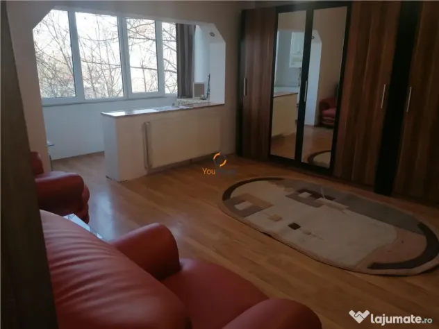 Decomandat Spatios cu Centrala zona Vladeasa
