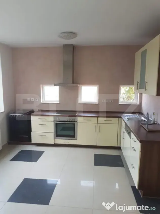 Casa individuala 5 camere 200mp utili 740 teren Mosnita Noua