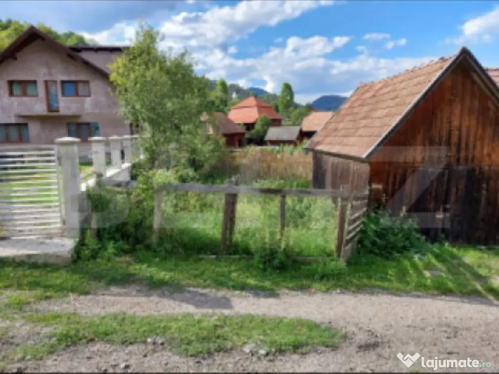 Teren (grădină) 420 mp cu garaj construit, Ocoliş