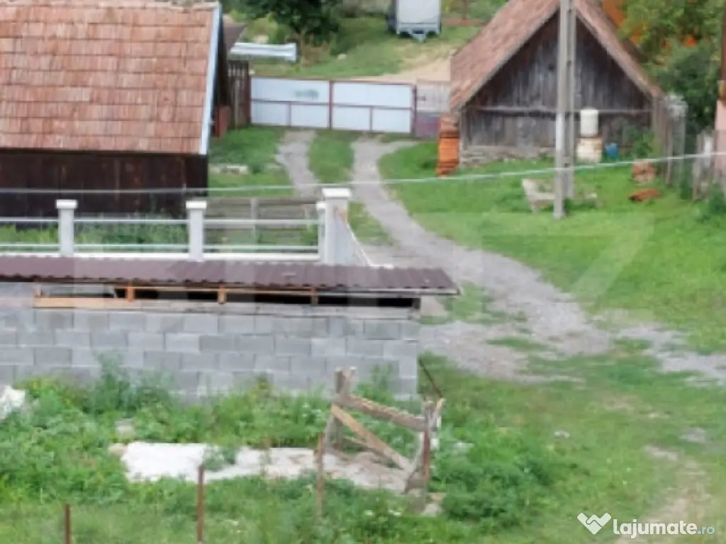 Teren (grădină) 420 mp cu garaj construit, Ocoliş