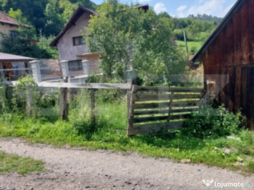 Teren (grădină) 420 mp cu garaj construit, Ocoliş