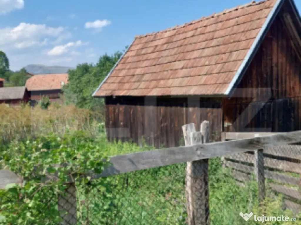 Teren (grădină) 420 mp cu garaj construit, Ocoliş