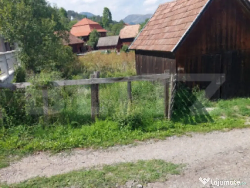 Teren (grădină) 420 mp cu garaj construit, Ocoliş