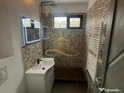 Apartament renovat 2 camere etaj 3 de vanzare Bacau 