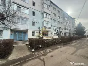 Apartament renovat 2 camere etaj 3 de vanzare Bacau 