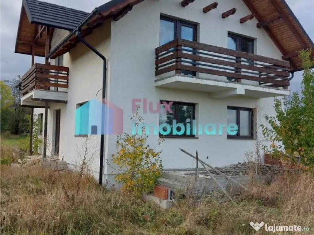 Casa cu 8450 mp teren in Solca