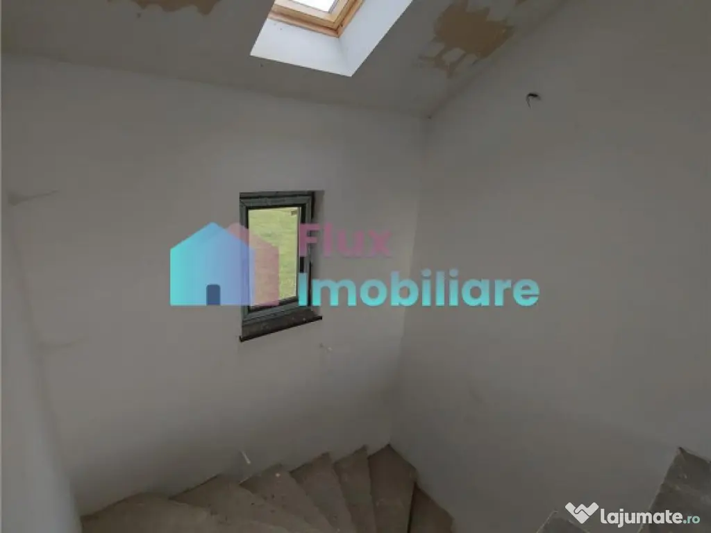 Casa cu 8450 mp teren in Solca