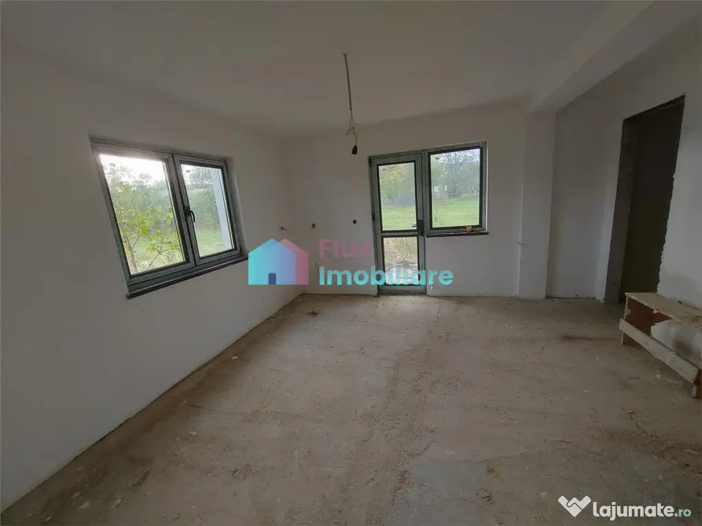 Casa cu 8450 mp teren in Solca