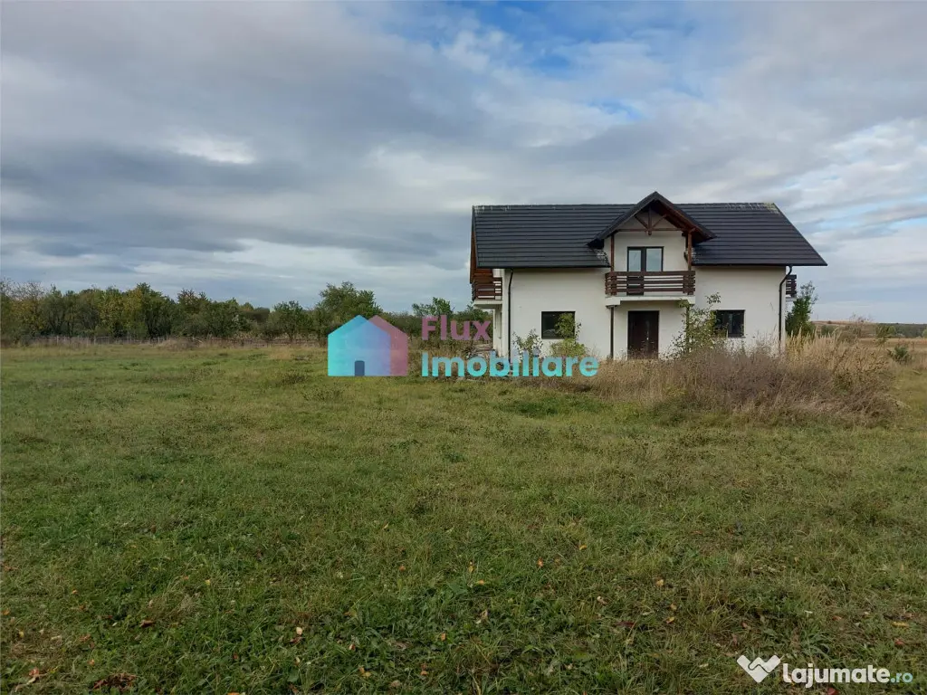 Casa cu 8450 mp teren in Solca