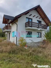 Casa cu 8450 mp teren in Solca