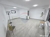 Spațiu comercial cu locuri de parcare. 