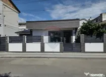 Spațiu comercial cu locuri de parcare.