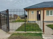 Casa la 800-900 m de STV,se preda la cheie. 