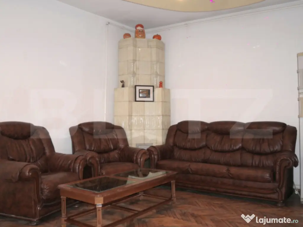 Casa de vanzare, 160 mp, zona Centrala