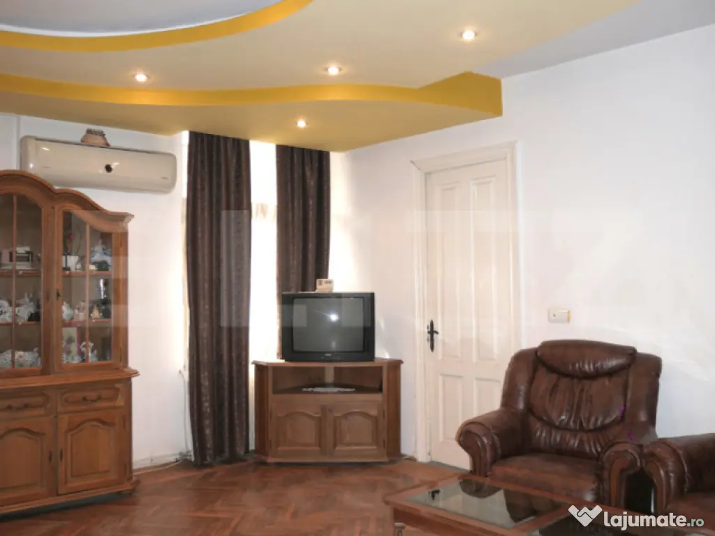 Casa de vanzare, 160 mp, zona Centrala