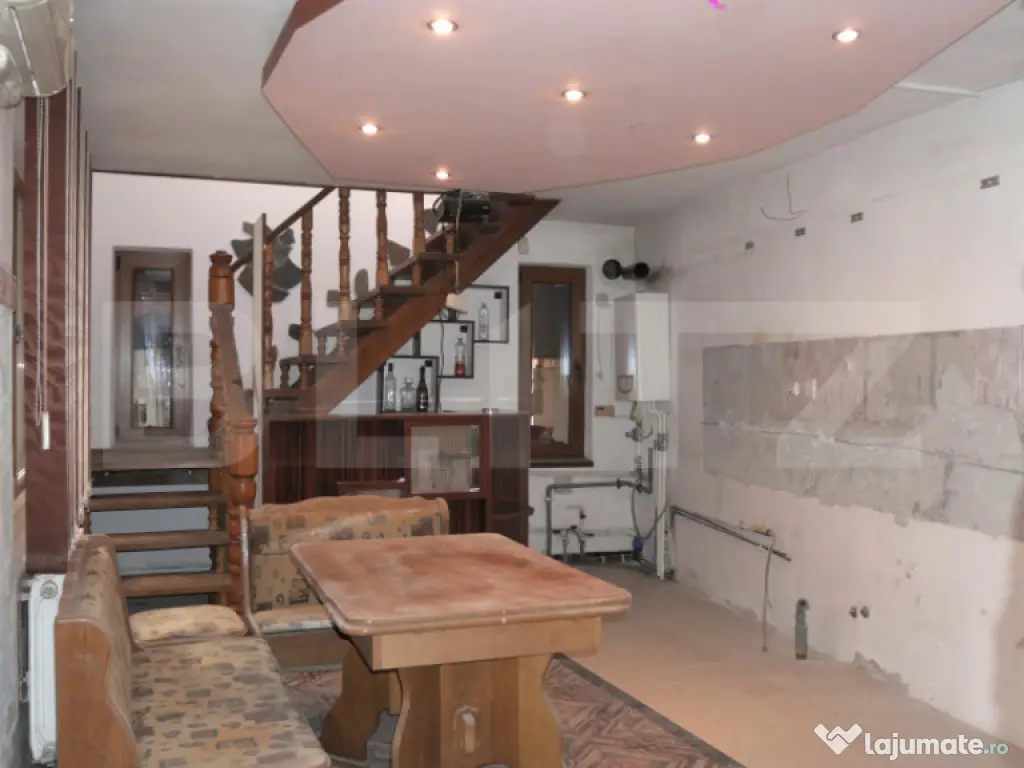 Casa de vanzare, 160 mp, zona Centrala
