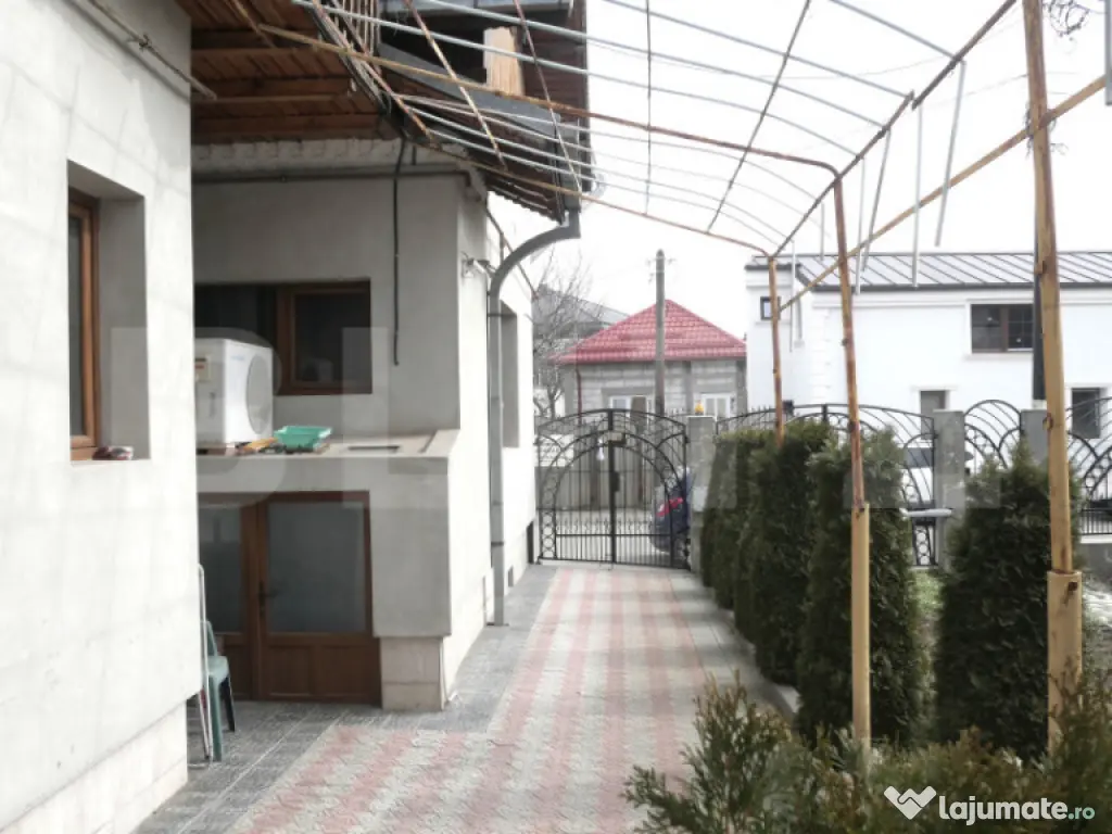 Casa de vanzare, 160 mp, zona Centrala