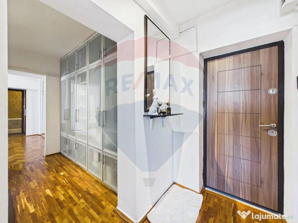 Apartament de 3 camere cu priveliste - zona Stefan Cel Mare