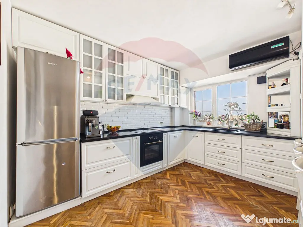 Apartament de 3 camere cu priveliste - zona Stefan Cel Mare