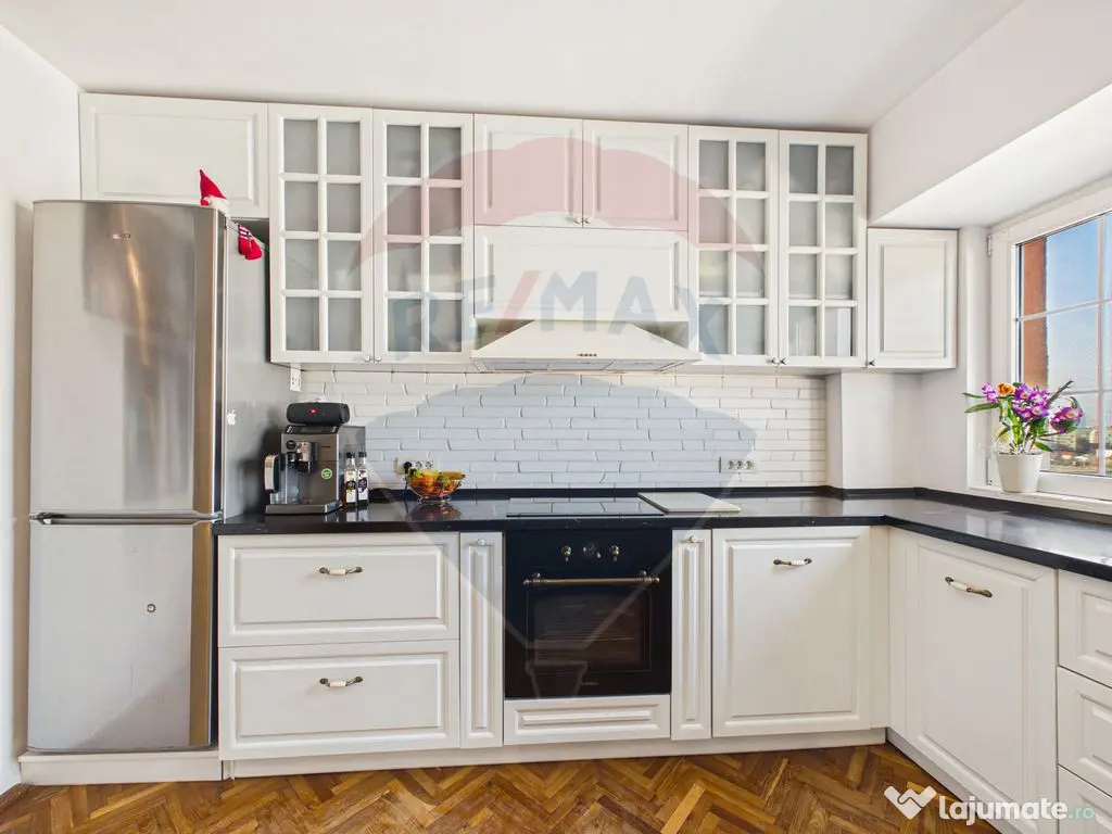 Apartament de 3 camere cu priveliste - zona Stefan Cel Mare