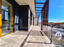 Casa alipita ideal pentru două familii, in Stolna