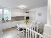 Casa in apreciabil potential,cu terase, curte,gradina echipa 