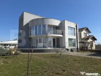 Arhitectură Vizionară și Independență Energetică în E