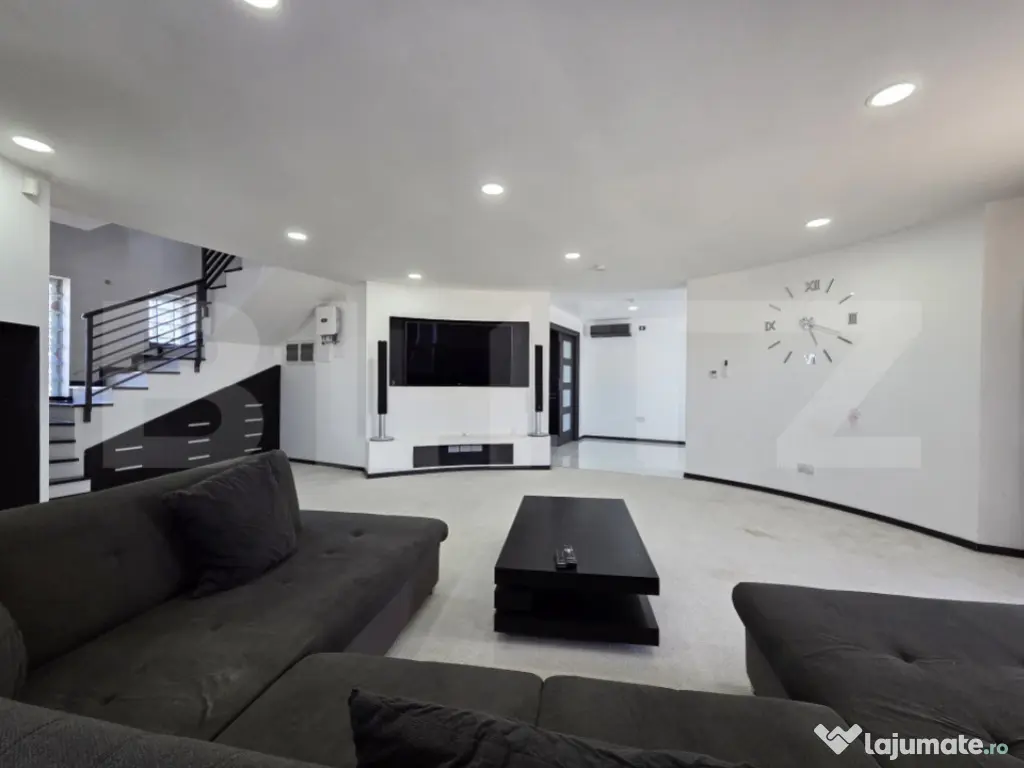 Arhitectură Vizionară și Independență Energetică în E