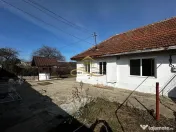 Casa batraneasca cu 800 mp teren de vanzare in Tache / Bacau 