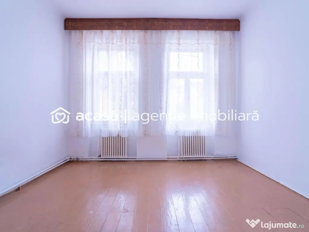 Apartament ultracentral Arad – 468 mp teren propriu, ga...