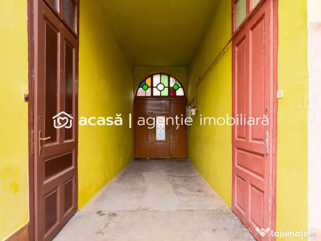 Apartament ultracentral Arad – 468 mp teren propriu, ga...