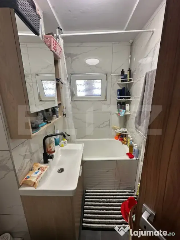 Apartament cu 4 camere, renovat 2024, centrală nouă, boxă