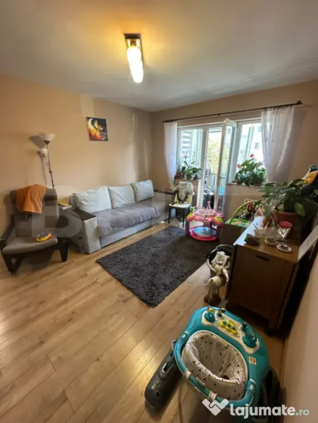 Apartament cu 4 camere, renovat 2024, centrală nouă, boxă