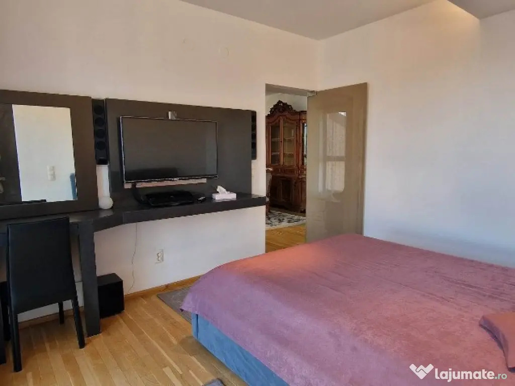 Apartament 3 camere de închiriat, central/ Cuza Vodă