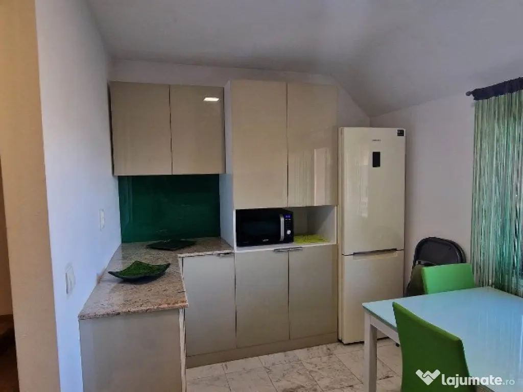 Apartament 3 camere de închiriat, central/ Cuza Vodă