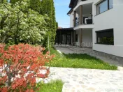 Apartament 4 camere, curte proprie 233mp, zona Bartolomeu. 