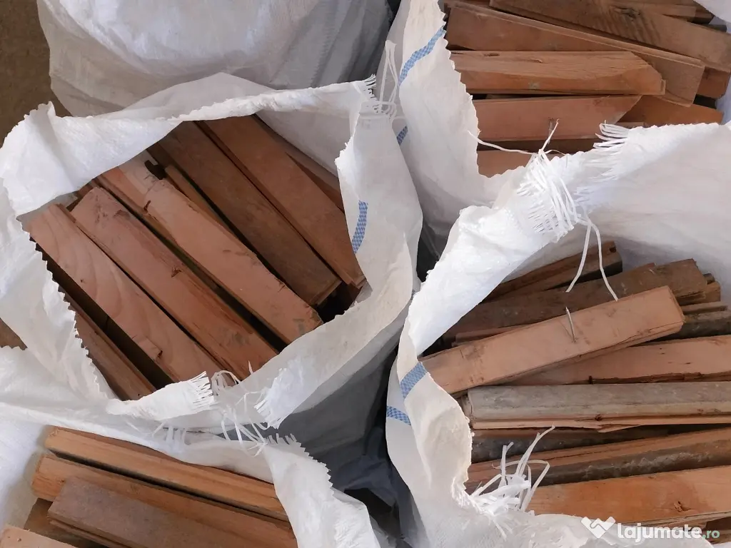 Parchet vechi fag masiv – lemn uscat în saci