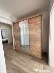 Apartament cu 4 camere de închiriat în zona Polivalenta 