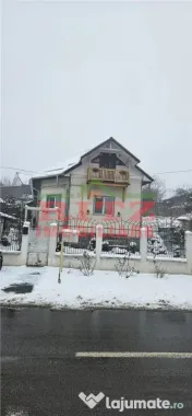 CASA DE VANZARE CU GARAJ,ZONA BOLD
