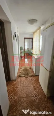 CASA DE VANZARE CU GARAJ,ZONA BOLD