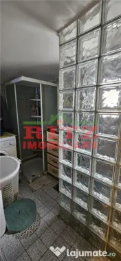 CASA DE VANZARE CU GARAJ,ZONA BOLD
