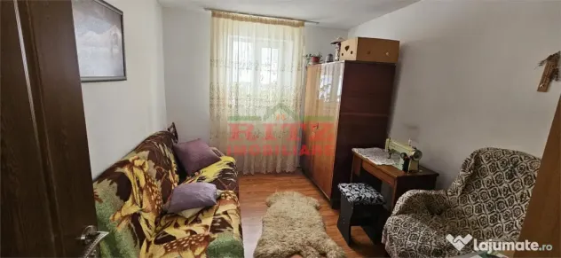 CASA DE VANZARE CU GARAJ,ZONA BOLD
