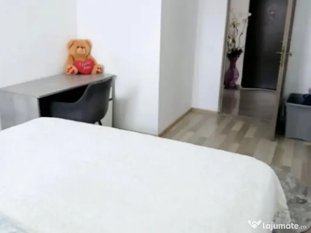 Apartament 3 camere, decomandat - zona Tractorul