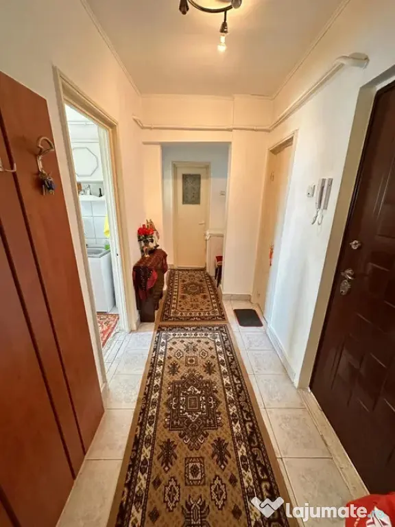 - Calarasilor Viziru - Apartament 2 camere decomandat, supra