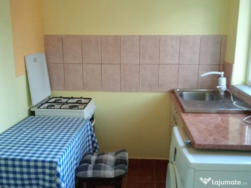 Cartier 23, Industriilor, metrou Republica, garsoniera