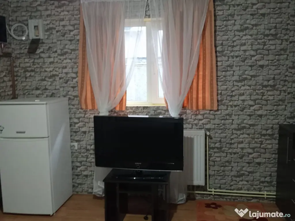 Cartier 23, Industriilor, metrou Republica, garsoniera